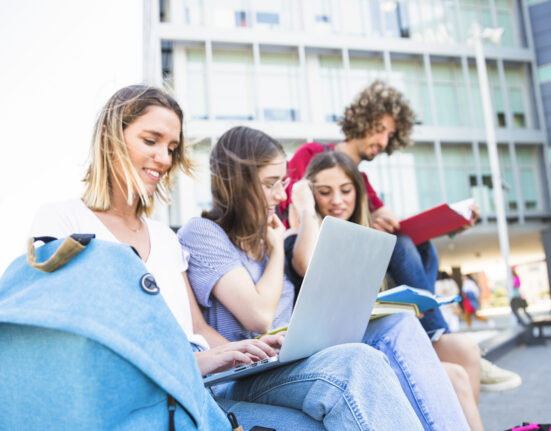 Vous êtes intéressé par un MBA en France ? Certaines écoles proposent une rentrée décalée pour répondre à vos besoins. Zoom sur ce diplôme d’excellence.